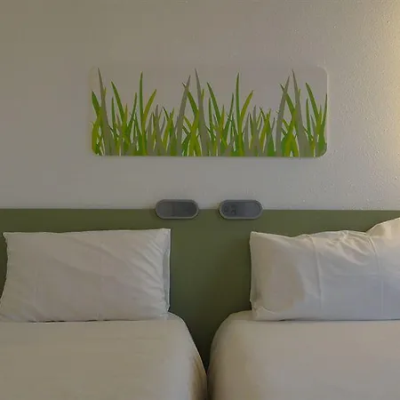 Отель Ibis Budget Байе