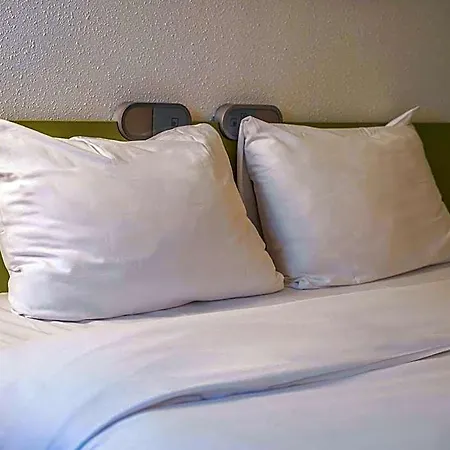 Ibis Budget Hotel 2*